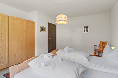 Schlafzimmer mit Doppelbett
