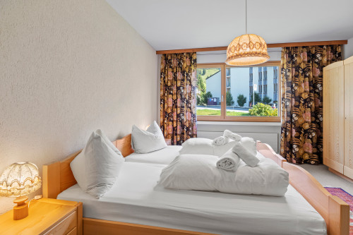 Schlafzimmer mit Doppelbett
