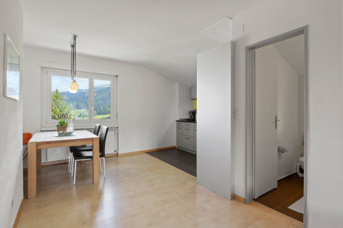 Wohnungsausschnitt Essbereich/Küche und Separates WC