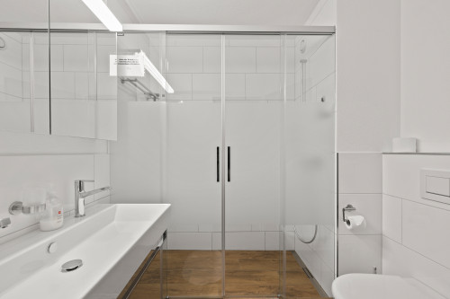 Badezimmer mit WC und Dusche