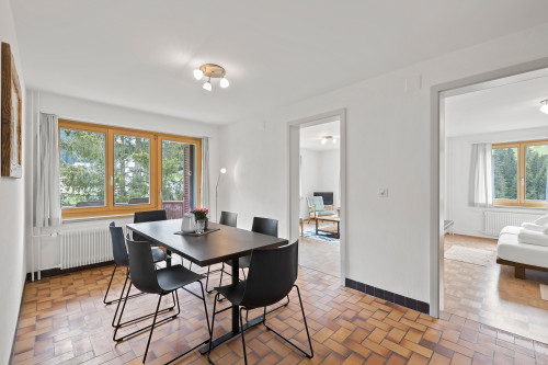 Wohnungsausschnitt mit Blick in das Schlafzimmer 3 und Wohnbereich