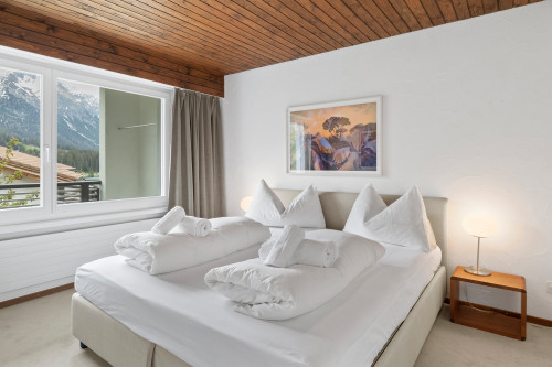 Schlafzimmer mit Doppelbett