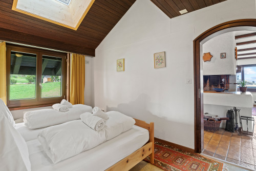 Schlafzimmer mit Doppelbett