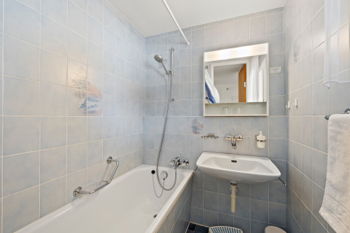 Badezimmer mit Badewanne