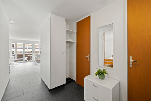 Eingangsbereich mit Badezimmer und Separaten WC