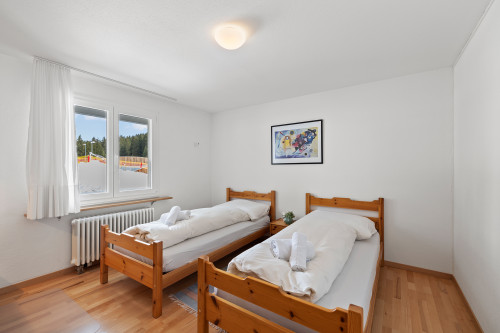 Schlafzimmer 2 mit zwei Einzelbetten 