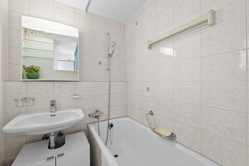 Badezimmer mit Badewanne
