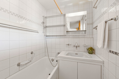 Badezimmer mit Badewanne