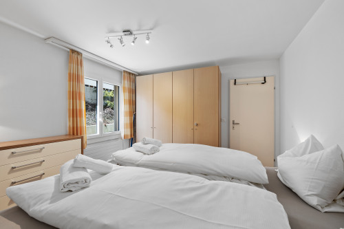 Schlafzimmer mit Doppelbett