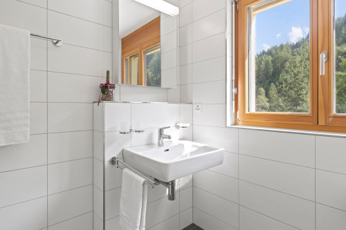Badezimmer mit WC und Dusche